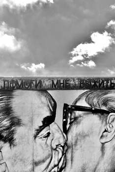 251003 Deadly Love Berlin Wall Pieter van Dijen
